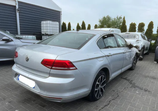 wielkopolskie Volkswagen Passat cena 21900 przebieg: 100000, rok produkcji 2019 z Trzebnica